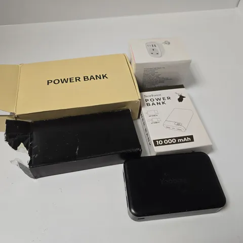 APPROXIMATELY 12 ASSORTED MOBILE PHONE ACCESSORIES TO INCLUDE POWER BANKS, ADAPTOR PLUG, CABLES, ETC