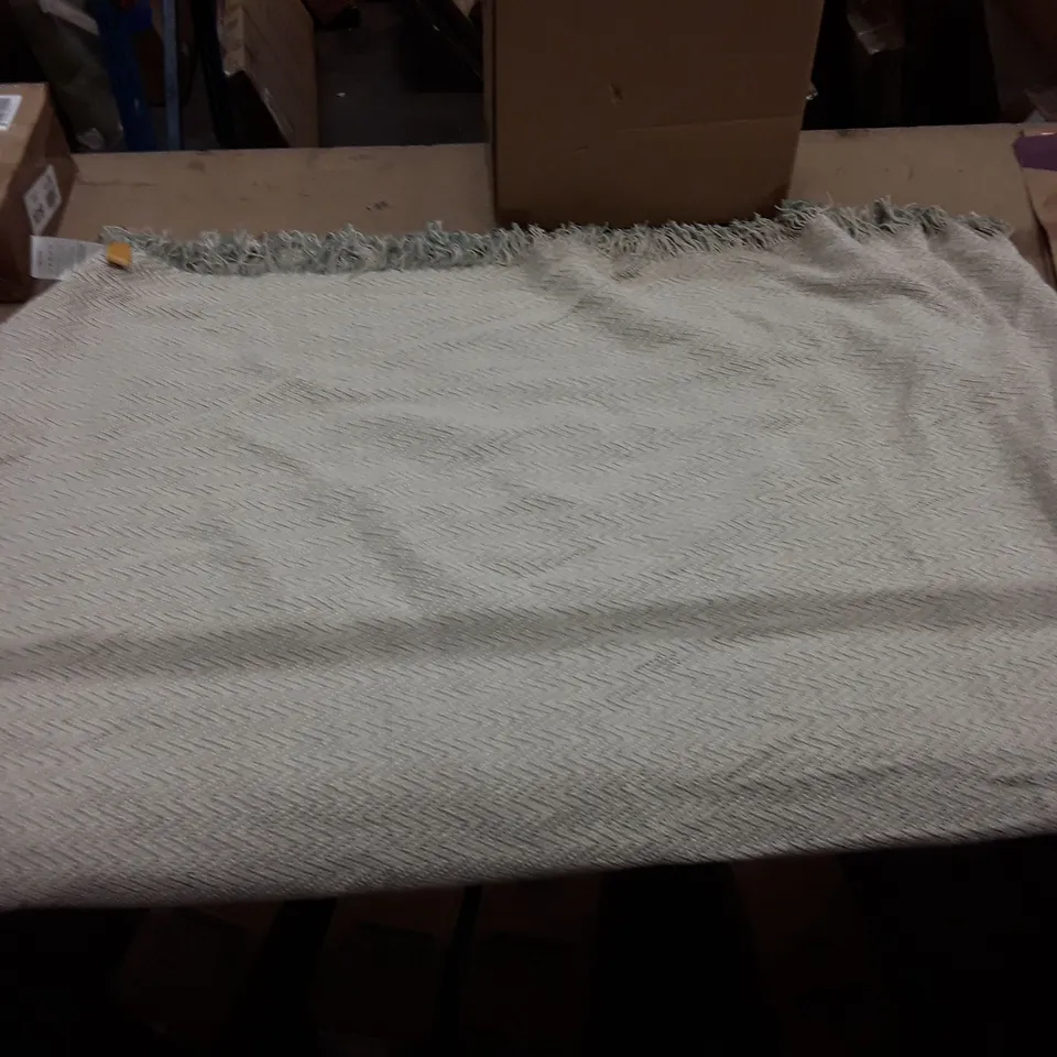 FURN THROW