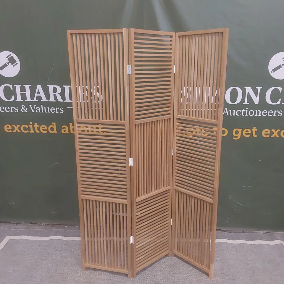 QUALITY EX-SHOWROOM OAK FRAMED ROOM DIVIDER 