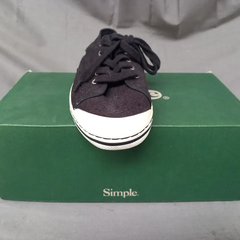BOXED PAIR OF SIMPLE SATIRE CANVAS SNEAKERS IN BLACK SIZE 4