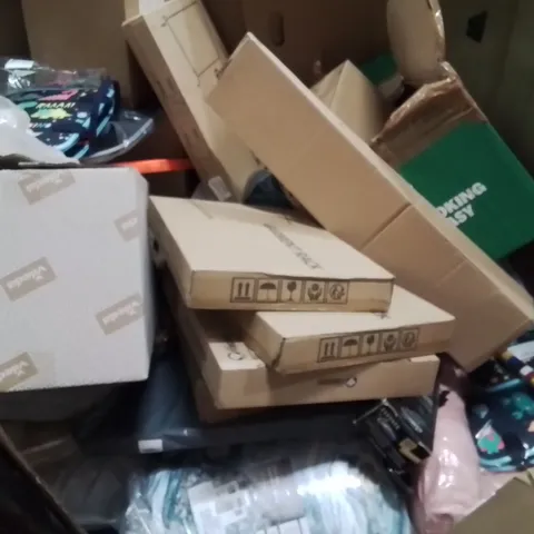 PALLET CONTAINING VARIOUS ASSORTED BOXED HOUSEHOLD ITEMS TO INCLUDE: KIDS PLAYSETS, GARMENT RACKS, AREA RUGS AND LOTS MORE UNMARKED BOXED ITEMS 