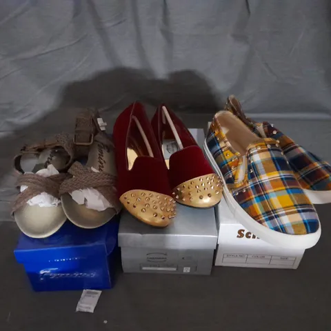 APPROXIMATELY 10 BOXED PAIRS OF ASSORTED SHOES IN VARIOUS STYLES AND SIZES