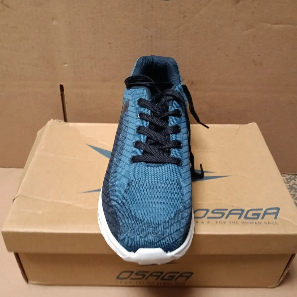 BOXED PAIR OF OSAGA NEPTUNE TRAINERS IN NAVY - SIZE 9
