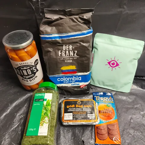 APPROXIMATELY 10 ASSORTED FOOD/DRINK PRODUCTS TO INCLUDE DINO'S BIG DOGS, TERRY'S CHOCOLATE ORANGE, PARSLEY ETC