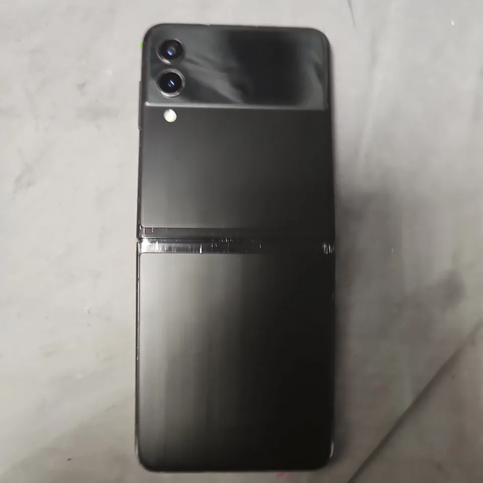 SAMSUNG GALAXY Z FLIP4 – BLACK