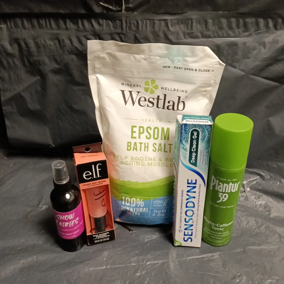 APPROXIMATEY 20 ASSORTED HEALTH AND BEAUTY PRODUCTS TO INCLUDE - WESTLAB EPSOM SALTS - ELF POWER GRIP PRIMER AND SENSODYNE TOOTHPASTE