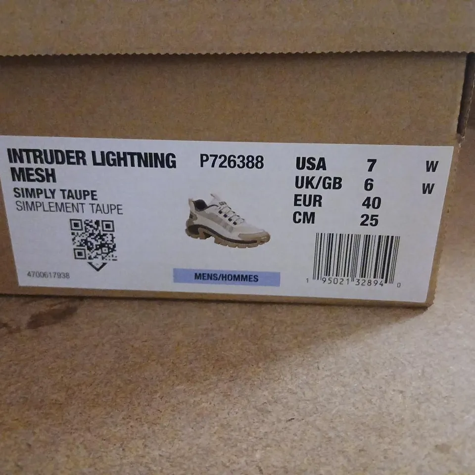 CAT INTRUDER LIGHTNING MESH TRAINERS – MEN'S, TAUPE/WHITE, UK 6 (US 7)