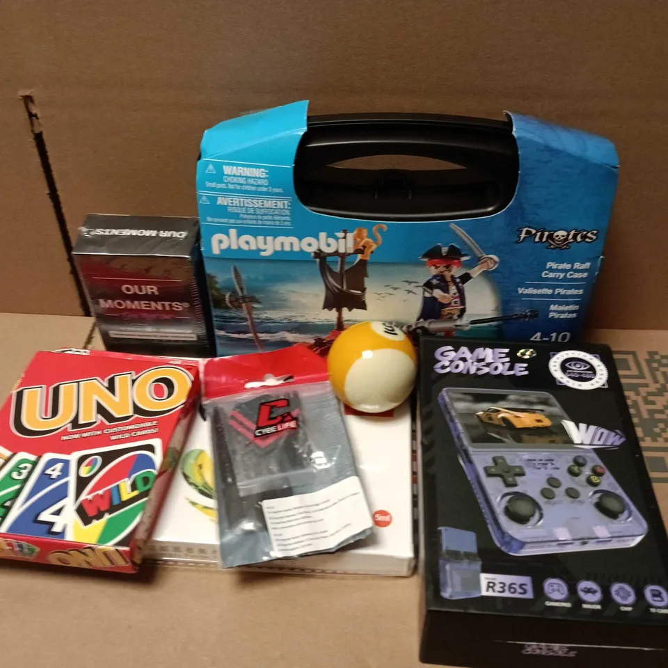 APPROXIMATELY 14 ASSORTED TOYS & GAMES PRODUCTS TO INCLUDE UNO CARD GAME, PLAYMOBIL PIRATES SET, R36S GAME CONSOLE, ETC