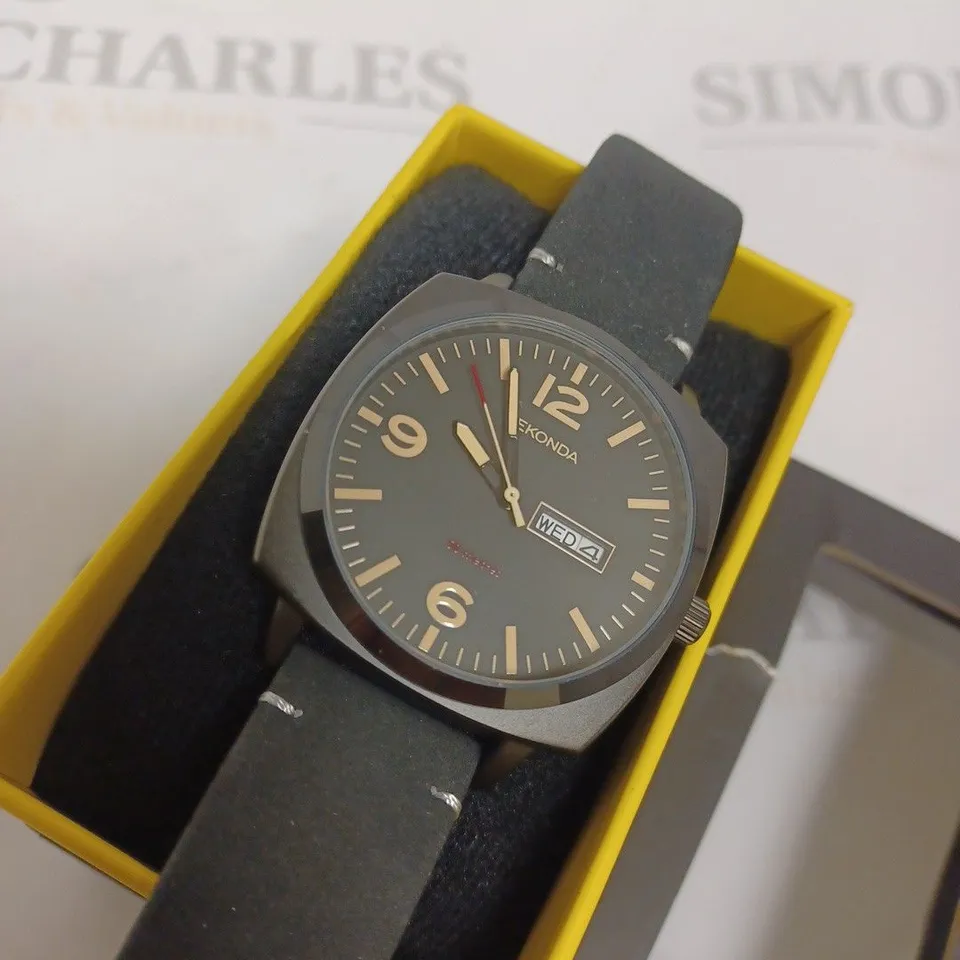BOXED SEKONDA GENTS SQUARE CASE WATCH WITH GENUINE LEATHER STRAP - BLACK