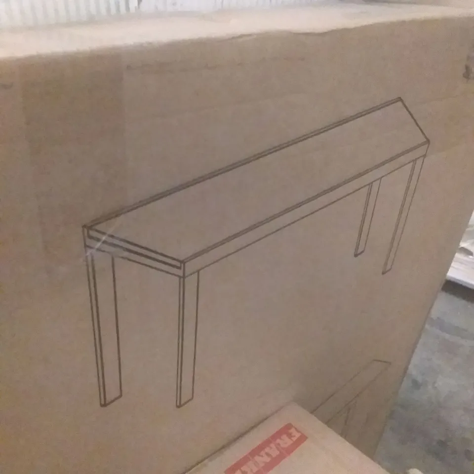 MOOREA ALUMINIUM TABLE WITH TEMPERED GLASS TOP