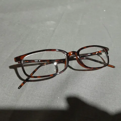 APPROXIMATELY 96 PLASTIC FRAME AND LENS EYEGLASSES