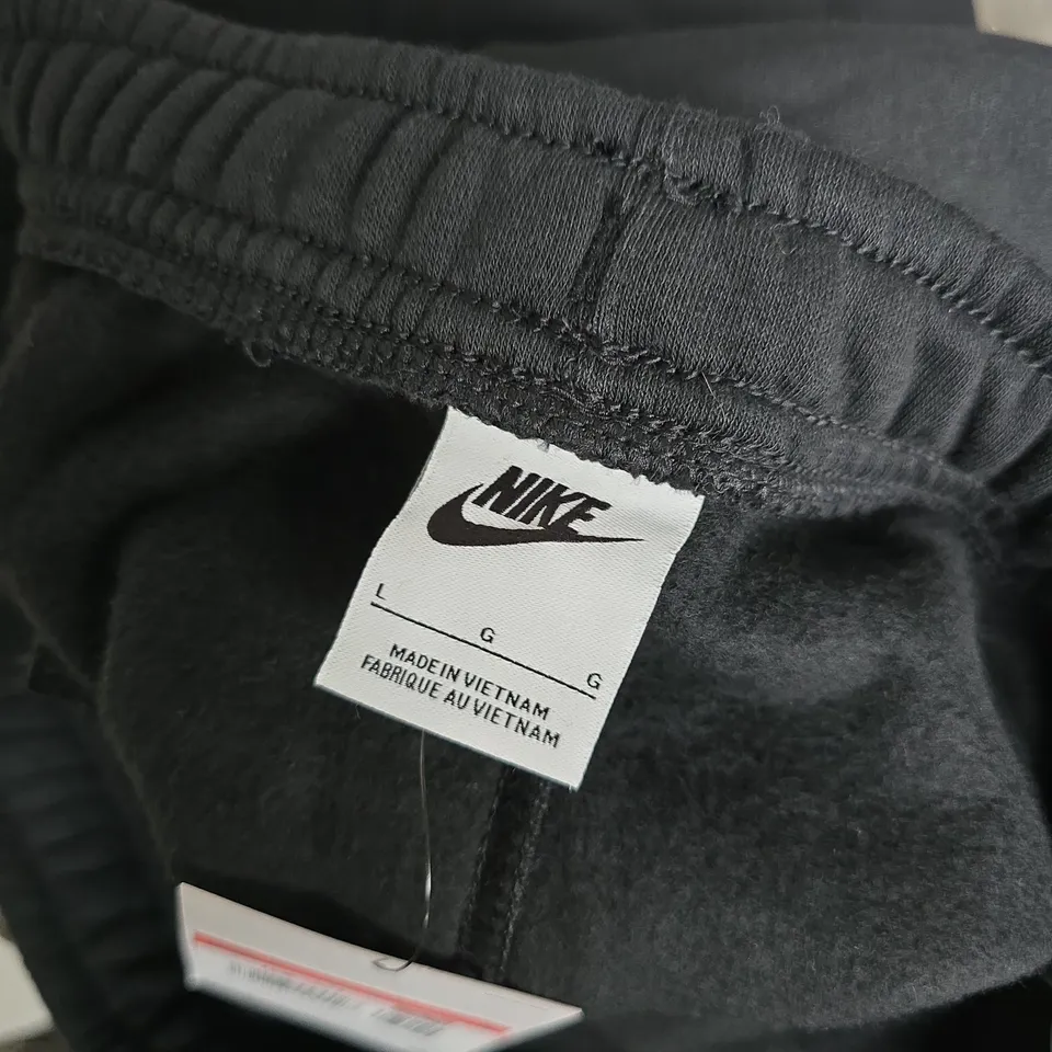 NIKE STANDARD FIT TAPER LEG JOGGERS IN BLACK - LARGE