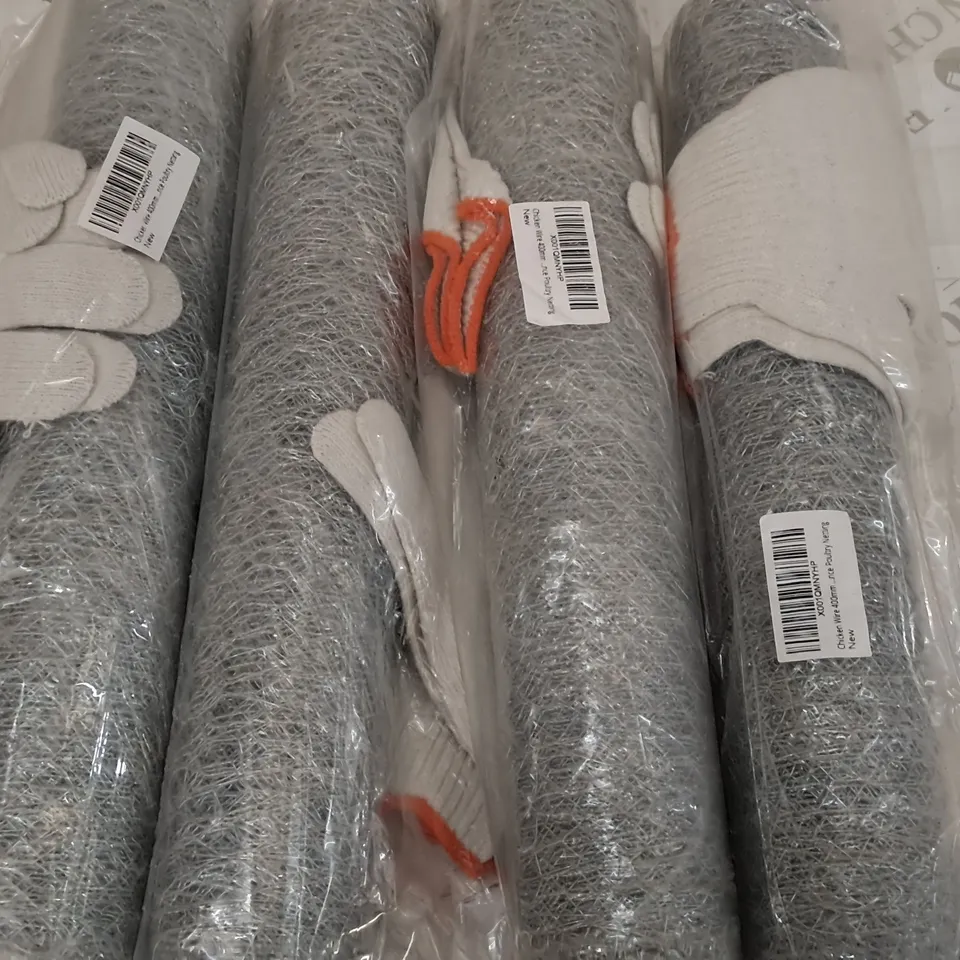 LOT OF 4 400MM ROLLS OF CHICKEN WIRE