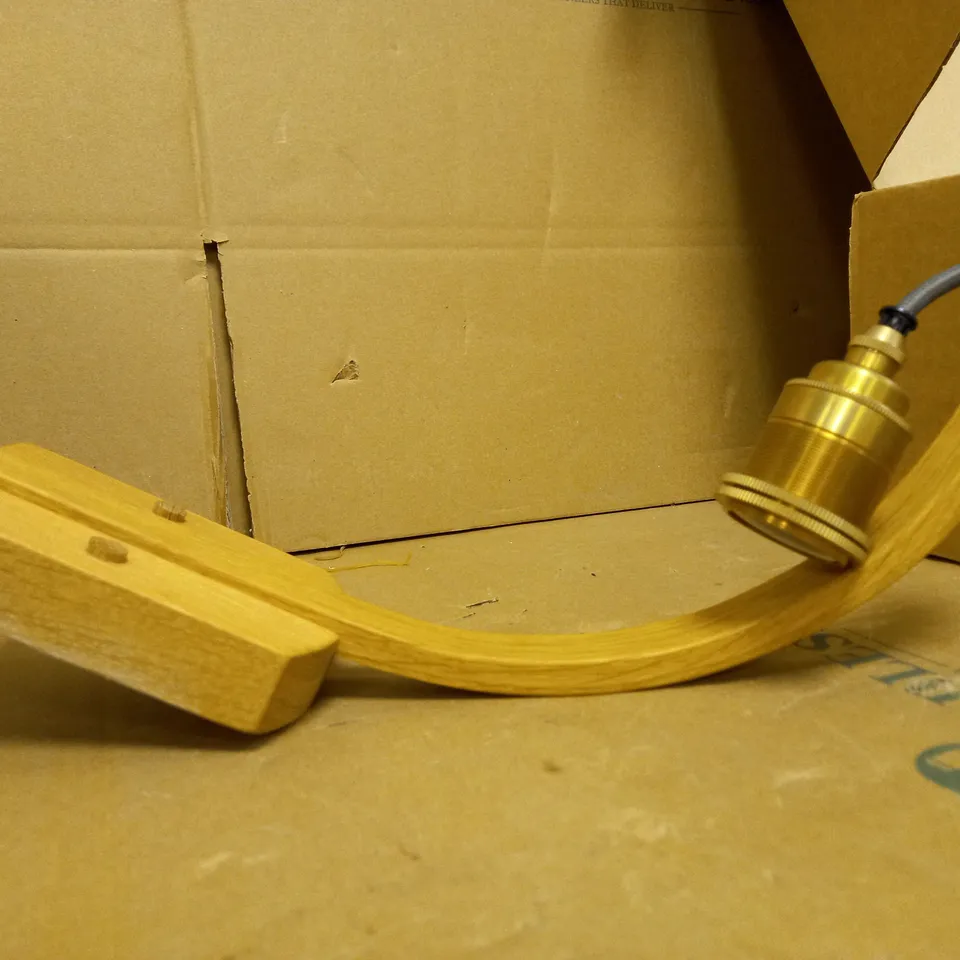 TOM RAFFIELD HANTER OAK WALL LIGHT