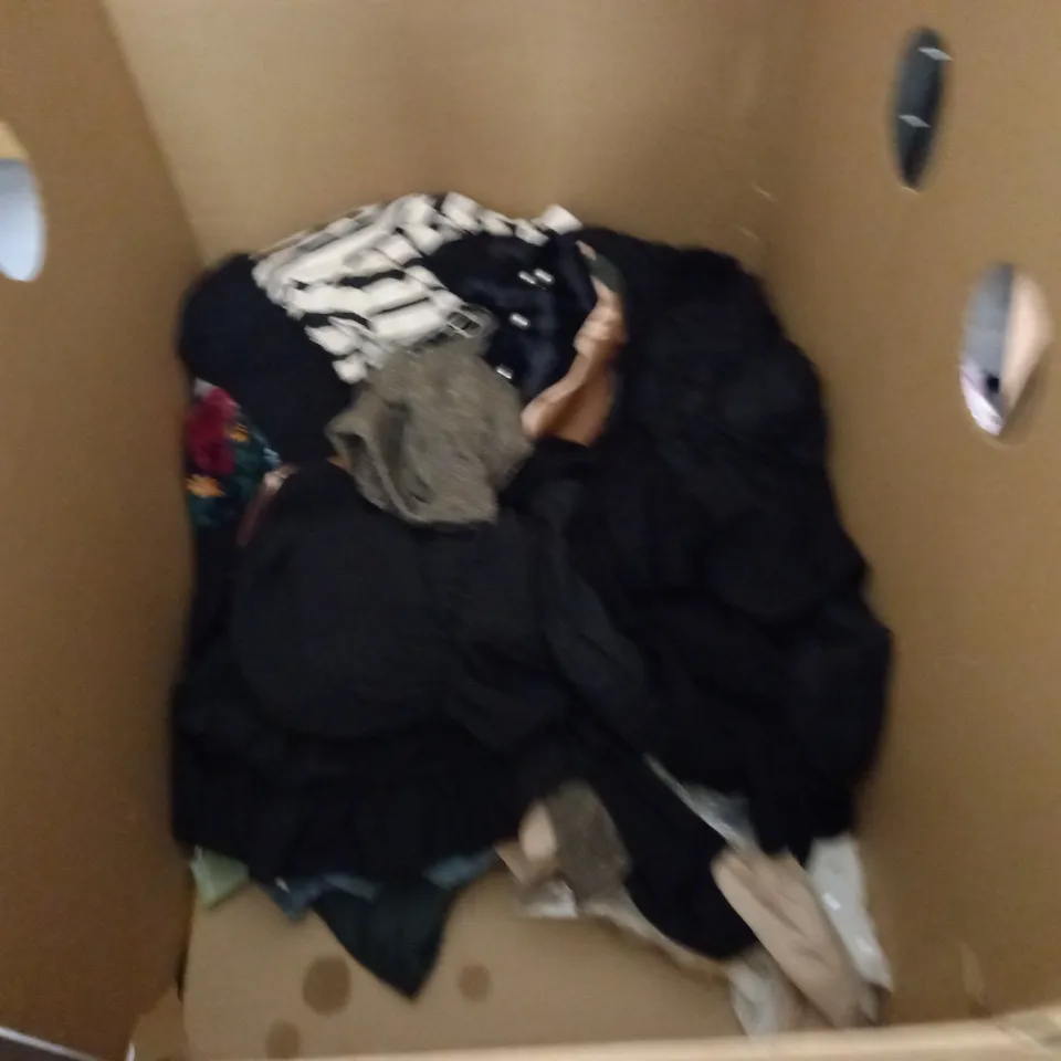 LARGE QUANTITY OF ASSORTED CLOTHING ITEMS TO INCLUDE ZARA, RICKIS AND H&M