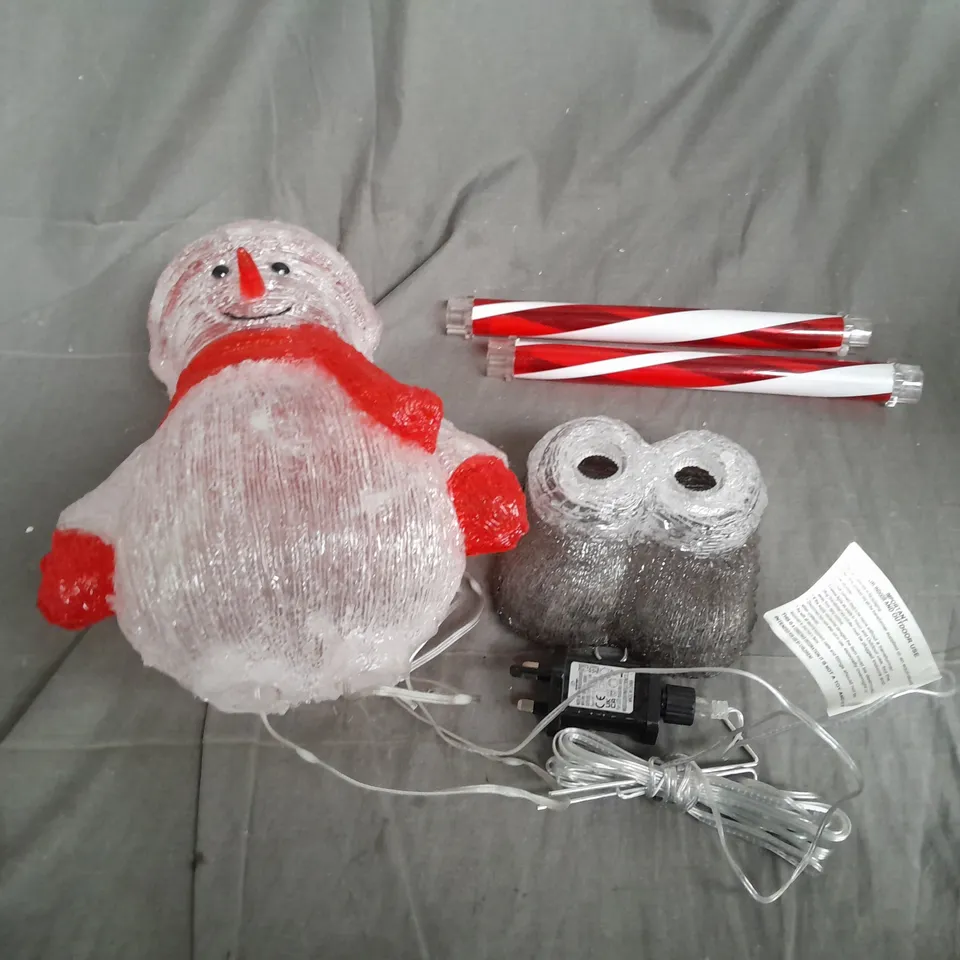 BOXED SNOWMAN WITH STRIPEY LEGS OUTDOOR CHRISTMAS LIGHT