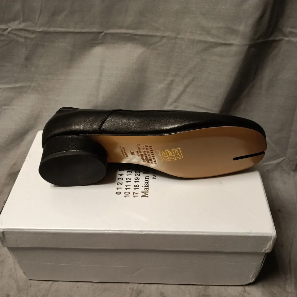 MAISON MARGIELA PARIS WOMEN'S BLACK LEATHER PUMP WITH BOW DETAIL – HEELED SIZE 38 BOXED