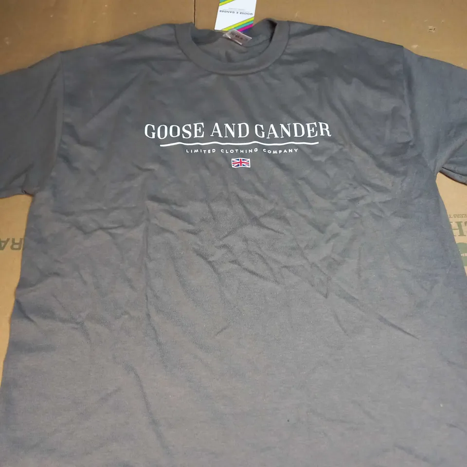 GOOSE AND GANDER CASUAL LOGO T-SHIRT SIZE M