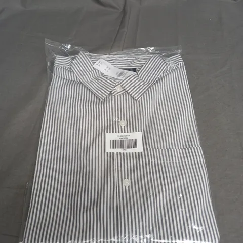 BAGGED ABERCROMBIE AND FITCH PIN STRIPE BUTTON SHIRT SIZE XL
