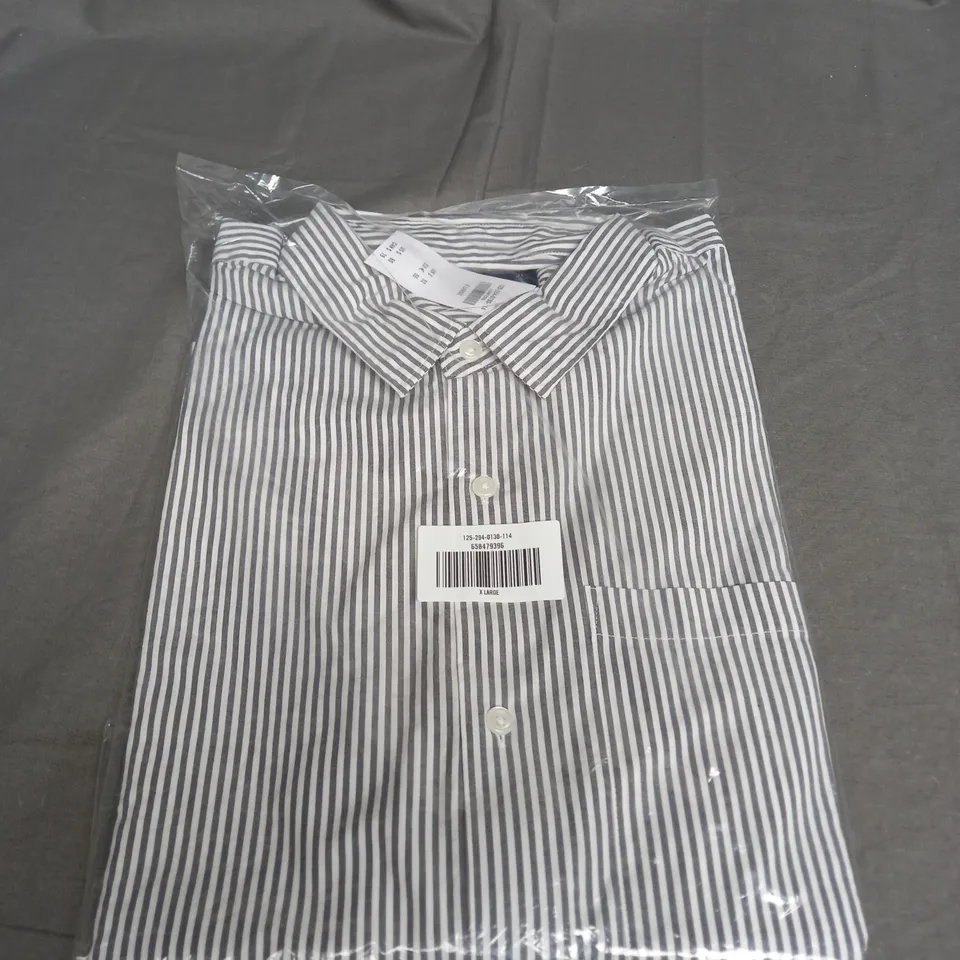 BAGGED ABERCROMBIE AND FITCH PIN STRIPE BUTTON SHIRT SIZE XL