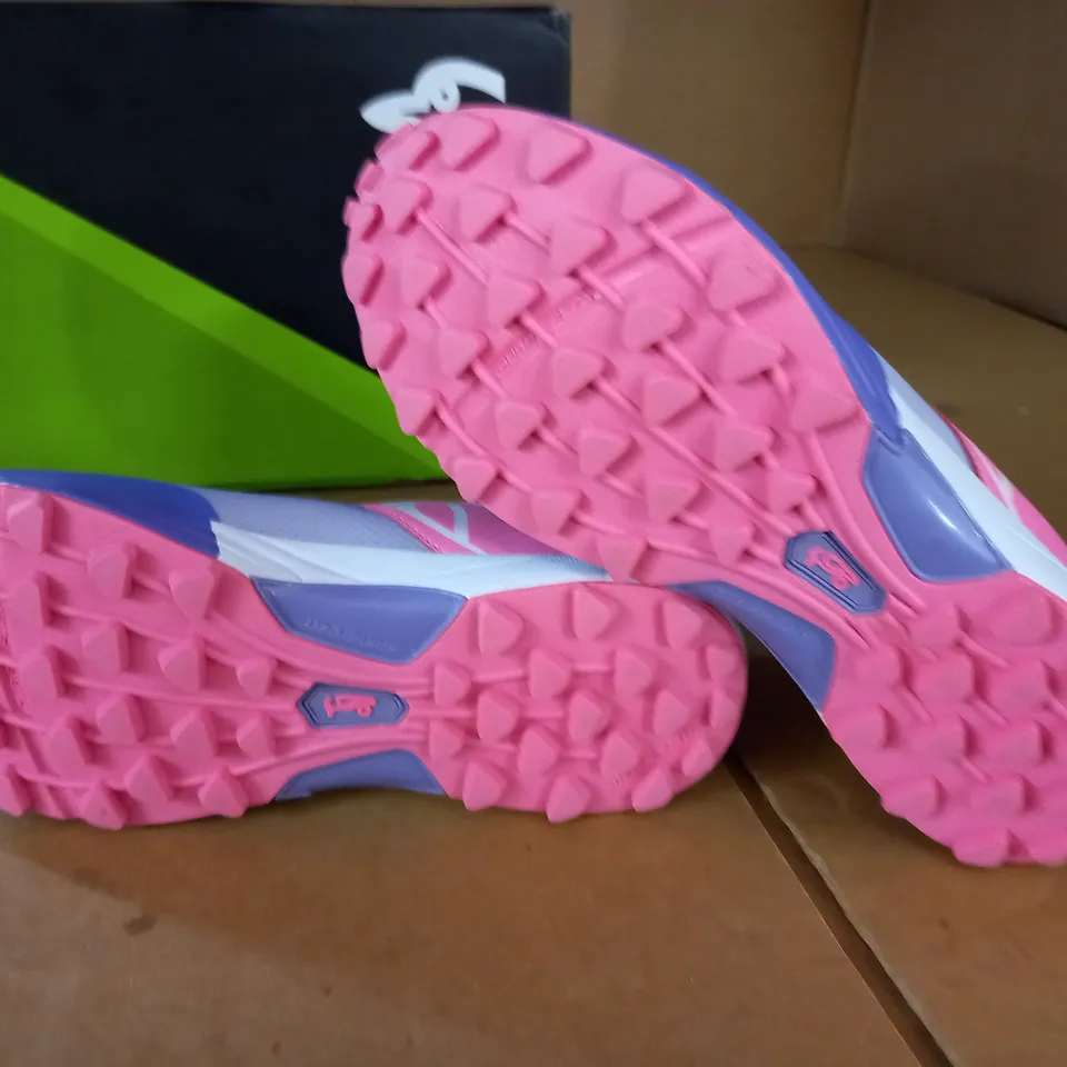 PAIR OF KOOKABURRA DUSK WOMENS HOCKEY SHOES IN PINK - UK 7