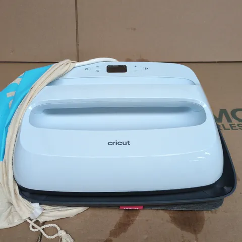 CRICUT EASYPRESS 3 HEAT PRESS MACHINE IN BLUE