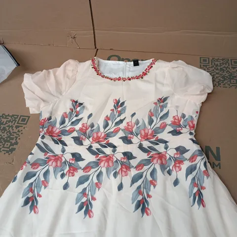 DAZY PLUS WHITE FLORAL DRESS – 1XL