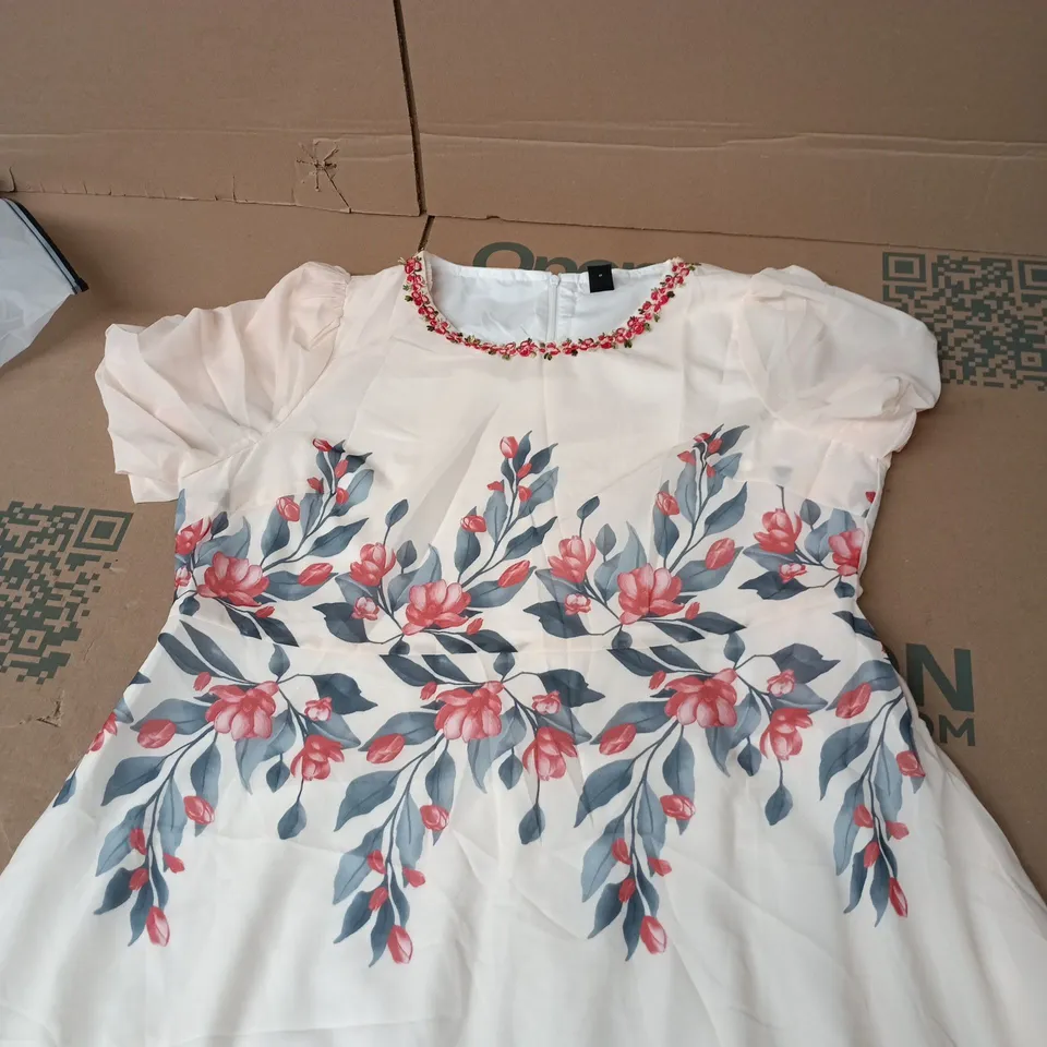 DAZY PLUS WHITE FLORAL DRESS – 1XL