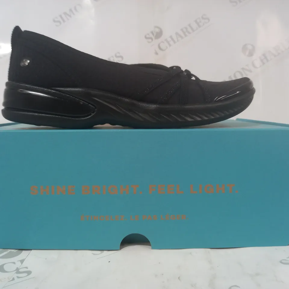 BOXED PAIR OF BZEES SHOES IN BLACK SIZE 6