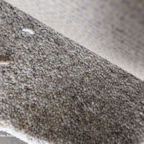 ROLL OF QUALITY DIM HEATHERS CARPET APPROXIMATELY 5M Γ 2.62M