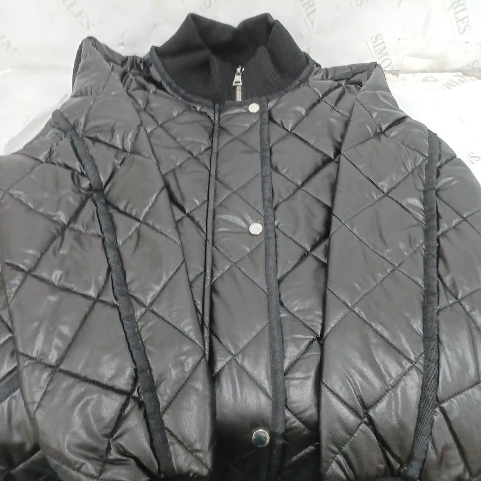 NUAGE LONG PADDED COAT. ZIP AND POPPER FASTENING. 2 FRONT POCKETS. BLACK SIZE MEDIUM