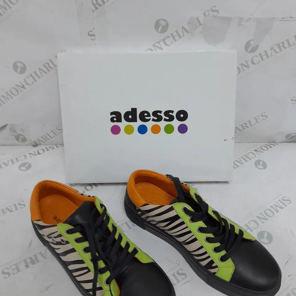 BOXED PAIR OF ADESSO ANIMAL PRINT TRAINERS SIZE 6 