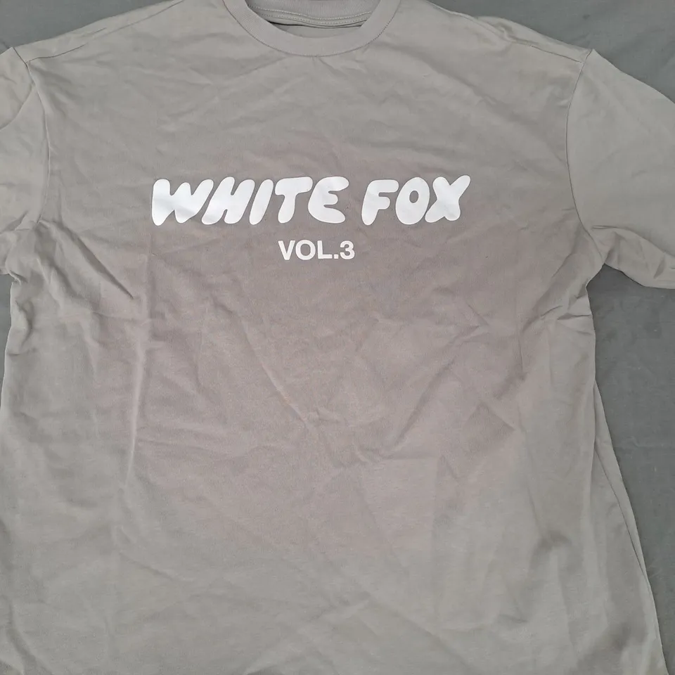 WHITE FOX VOL.3 T-SHIRT IN PEBBLE GREY SIZE SMALL