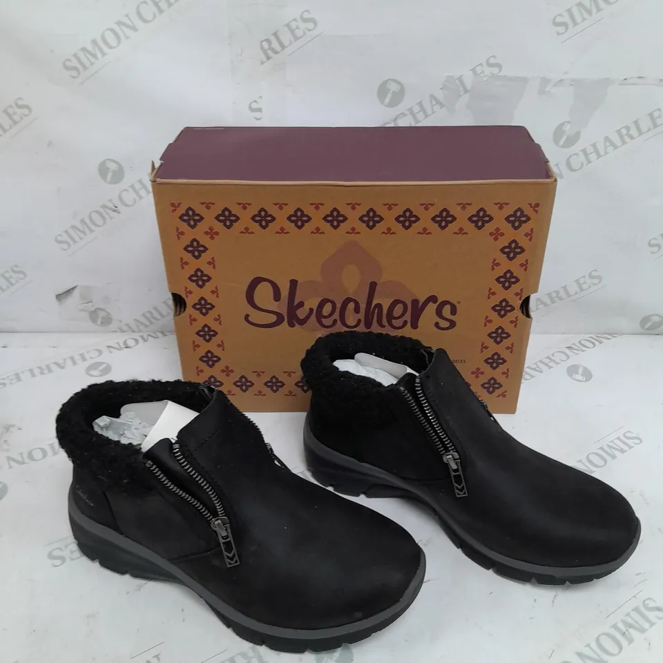 SKETCHERS EASY GOING BOOT IN BLACK - SIZE 5.5