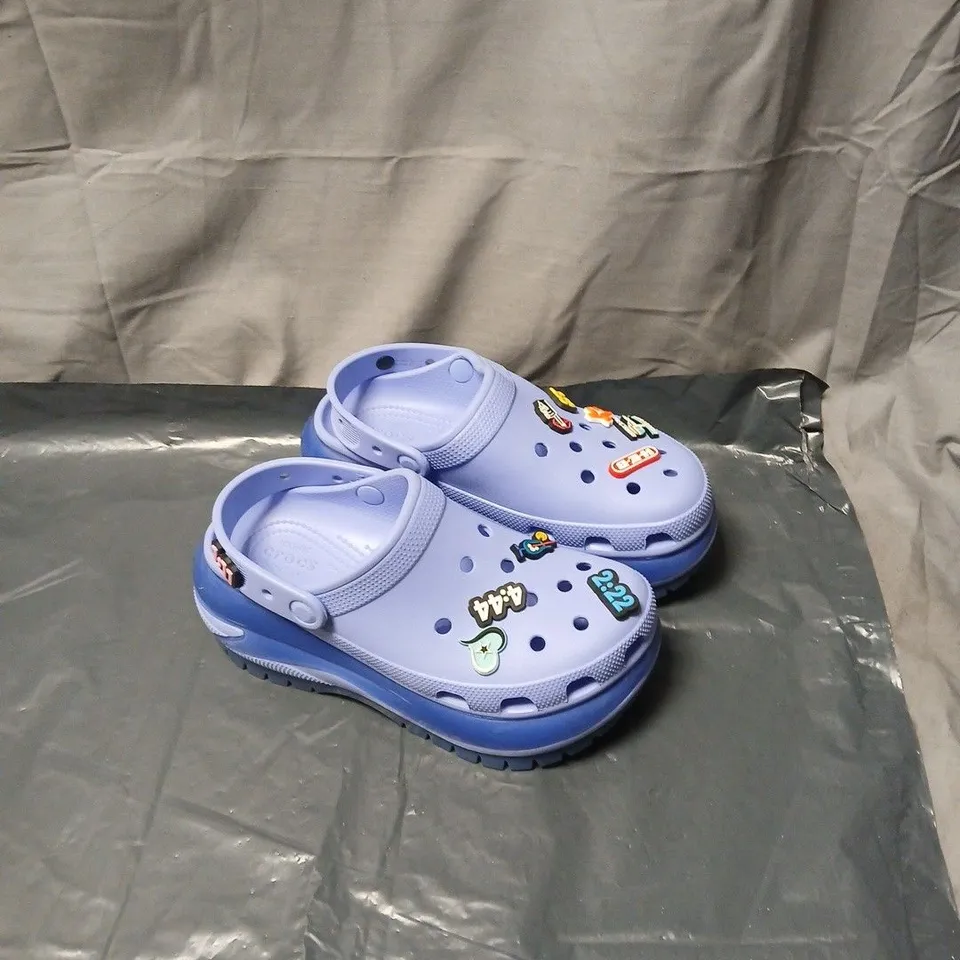 CROCS KIDS' LIGHT BLUE CLOGS WITH STICKERS, UNBOXED. UK SIZE M6 W8