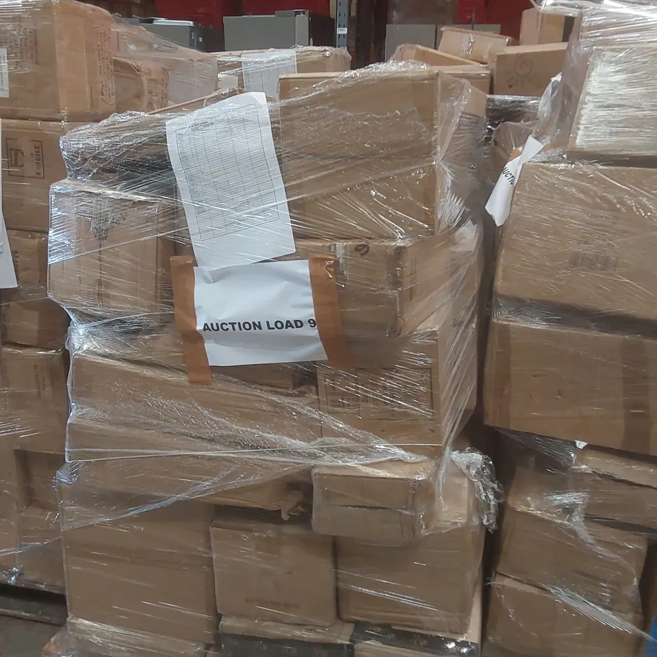 PALLET CONTAINING A VERY LARGE QUANTITY OF ASSORTED DESIGNER LIGHTING PRODUCTS