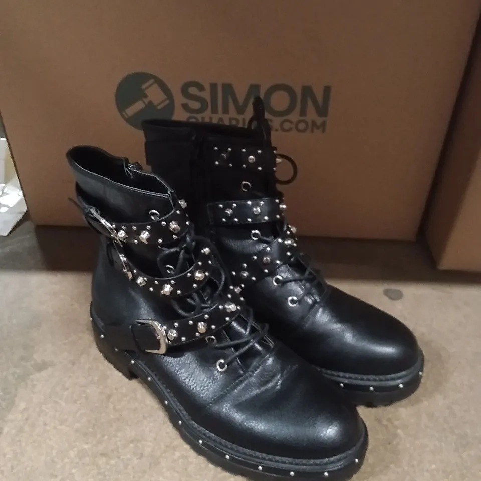 BLACK LEATHER STUDDED COMBAT BOOTS – UK 6 (EU 39)