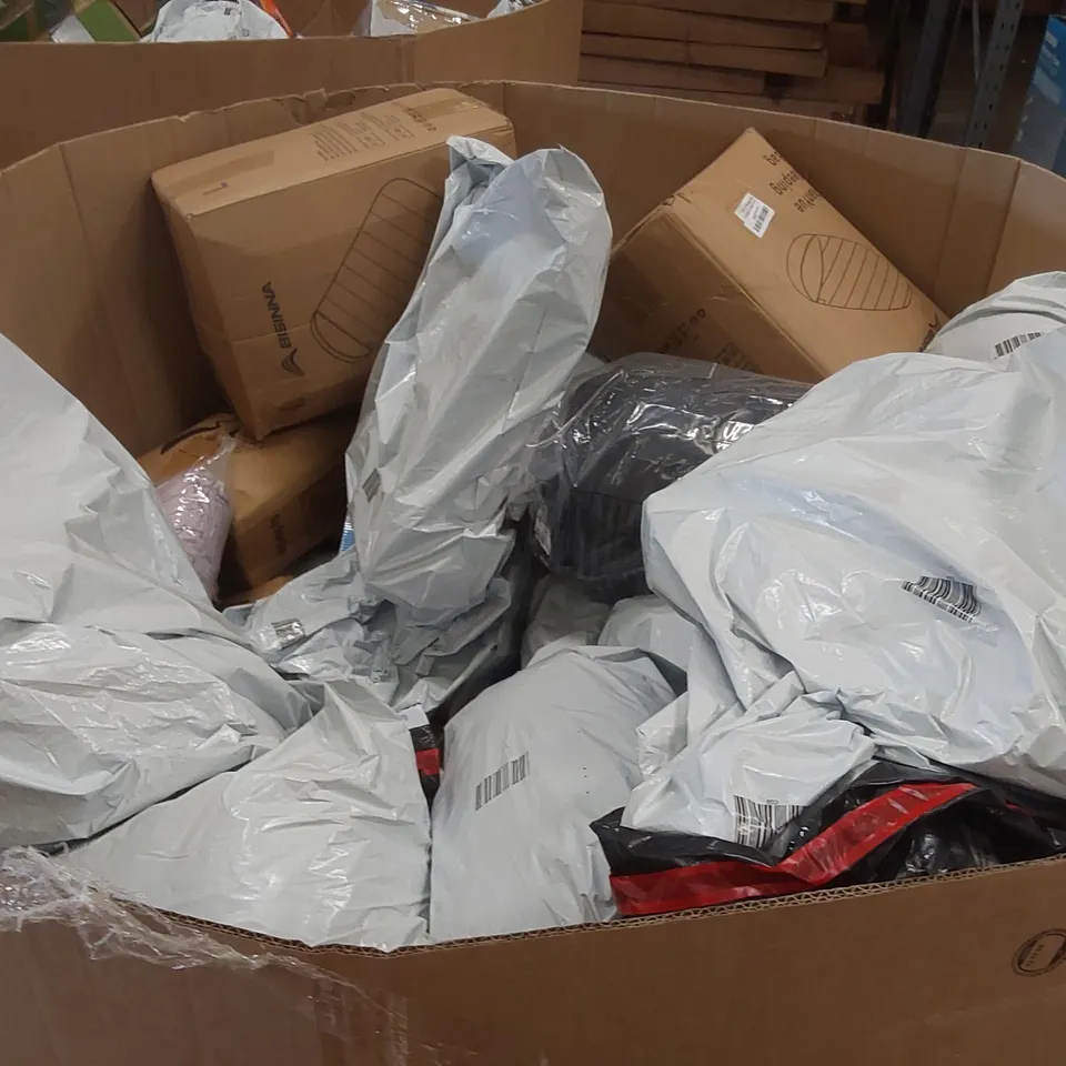 PALLET TO CONTAIN A LARGE ASSORTMENT OF PILLOWS, CUSHIONS AND RELATED PRODUCTS 