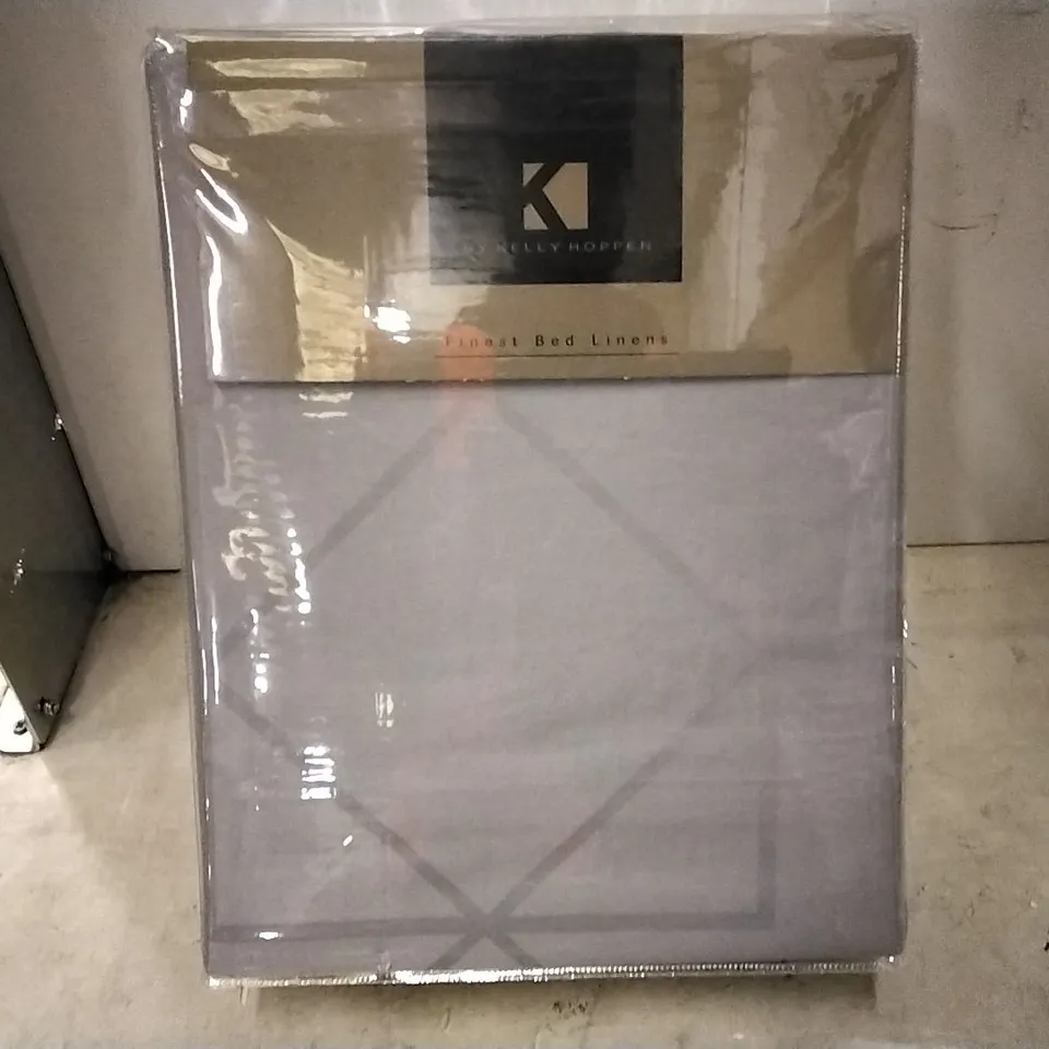 BRAND NEW KELLY HOPPEN DUVET SET ,GREY  , KING SIZE 