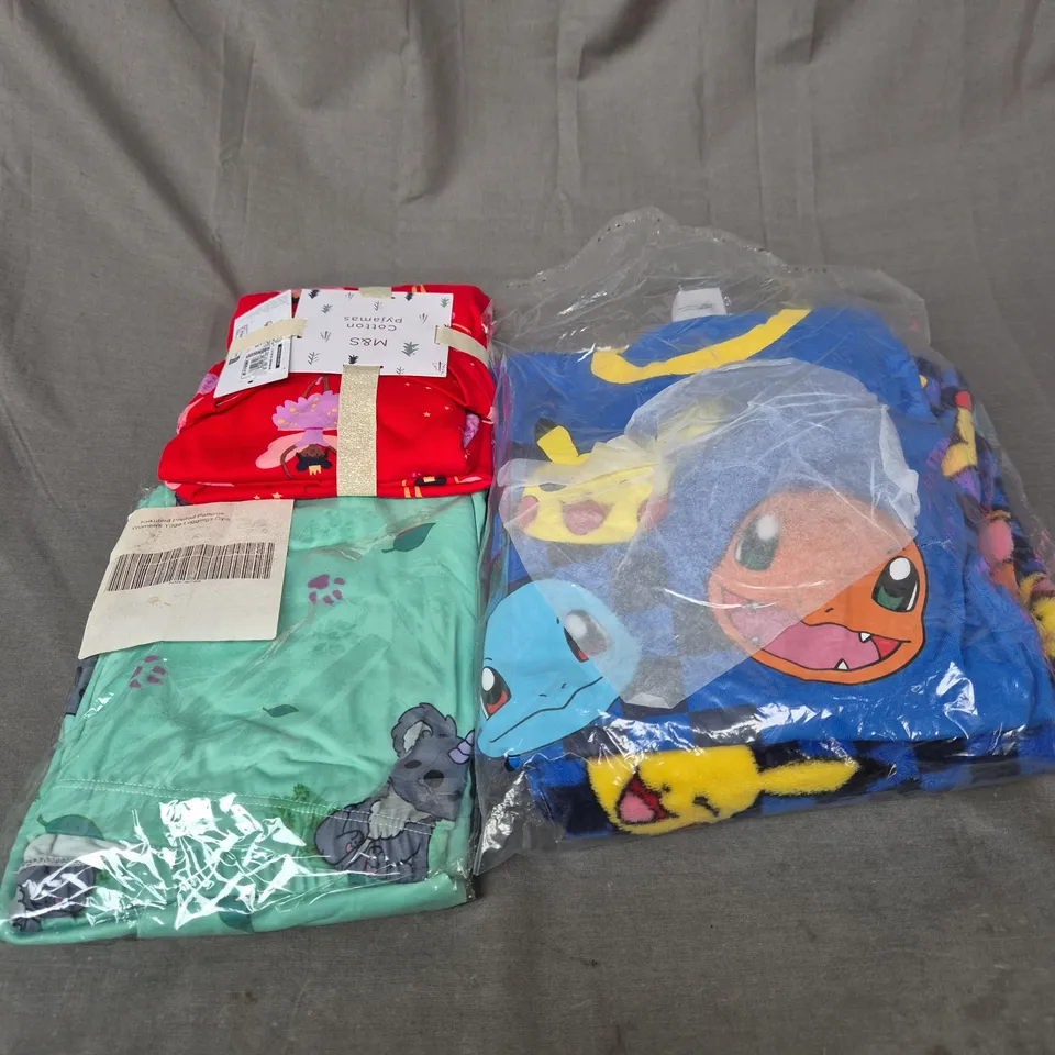 MEDIUM BOX OF ASSORTED KIDS CLOTHING ITEMS IN VARIOUS COLORS, SIZES AND STYLES