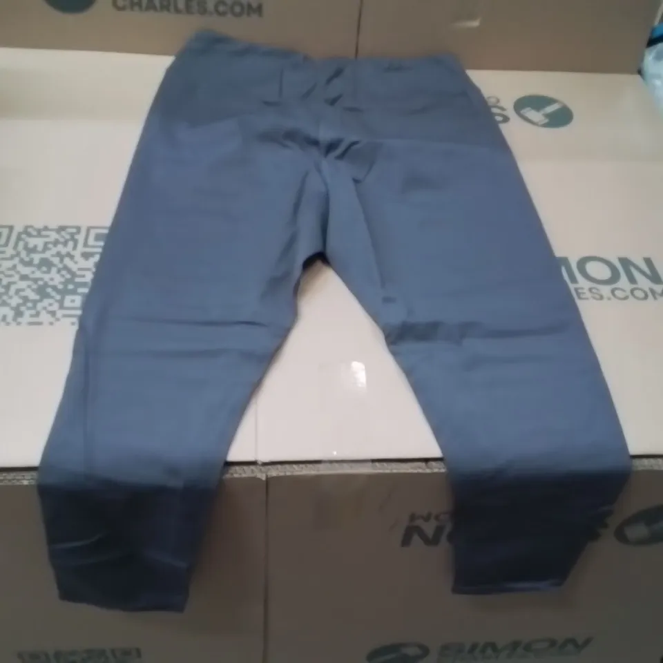 BOXED BRAND NEW APPROXIMATELY 9 ANTHOLOGY ATHLEISURE LEGGINGS CHARCOAL SIZE 22