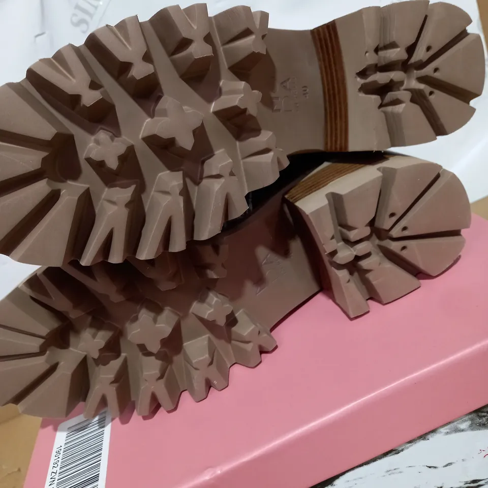 MODA IN PELLE CABRINI HIKER BOOTS, GREEN - SIZE 7