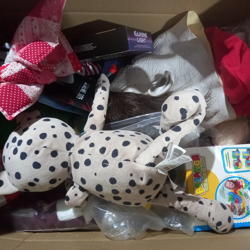 BOX OF APPROX 20 ASSORTED TOYS TO INCLUDE - CALLAWAY XTREME 365 GLOVE - GAMING LIGHT - SLINGSHOT POOP ECT