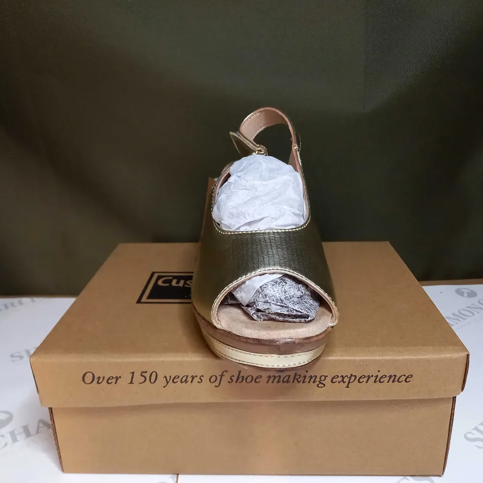 BOXED CUSHION WALK HEELED SLIP ON SANDALS - SIZE 5