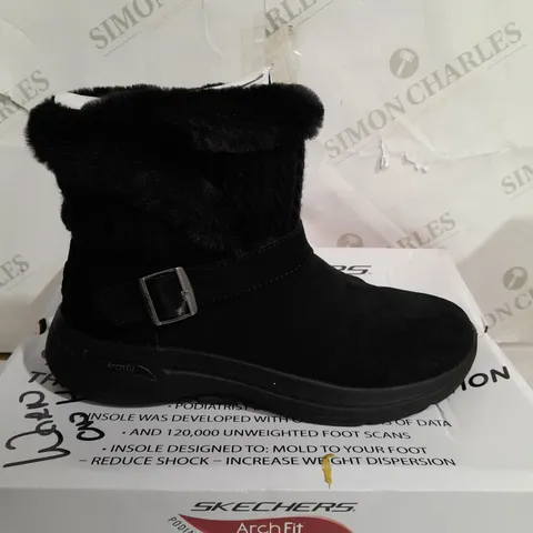 BOXED SKECHERS GO BOOTS IN BLACK - SIZE 4