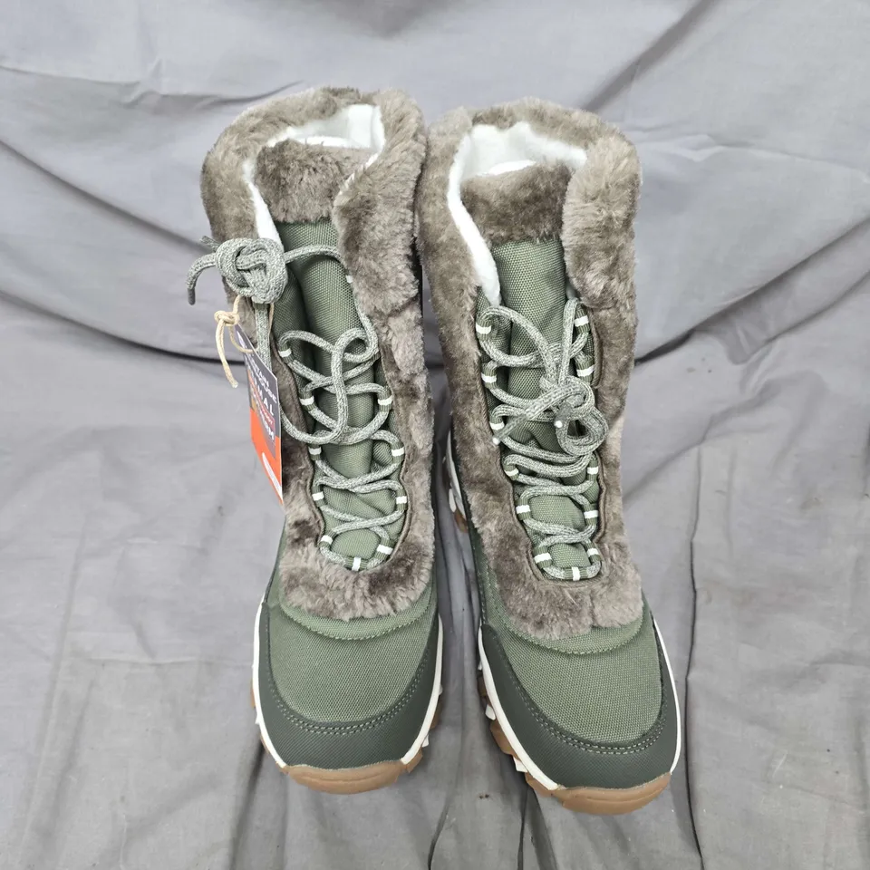UNBOXED PAIR OF MOUNTAIN WAREHOUSE OHIO WOMENS THERMAL FLEECE LINED SNOW BOOTS IN KHAKI - UK 6