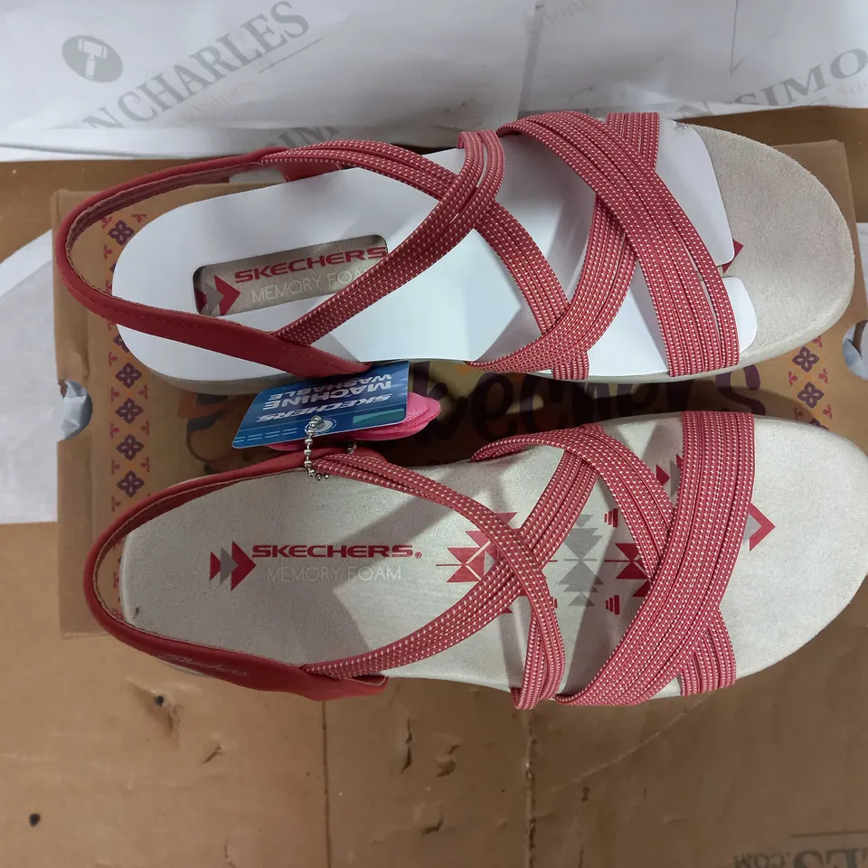 BOXED PAIR OF SKECHERS REGGAE SANDALS, RED, SIZE 4