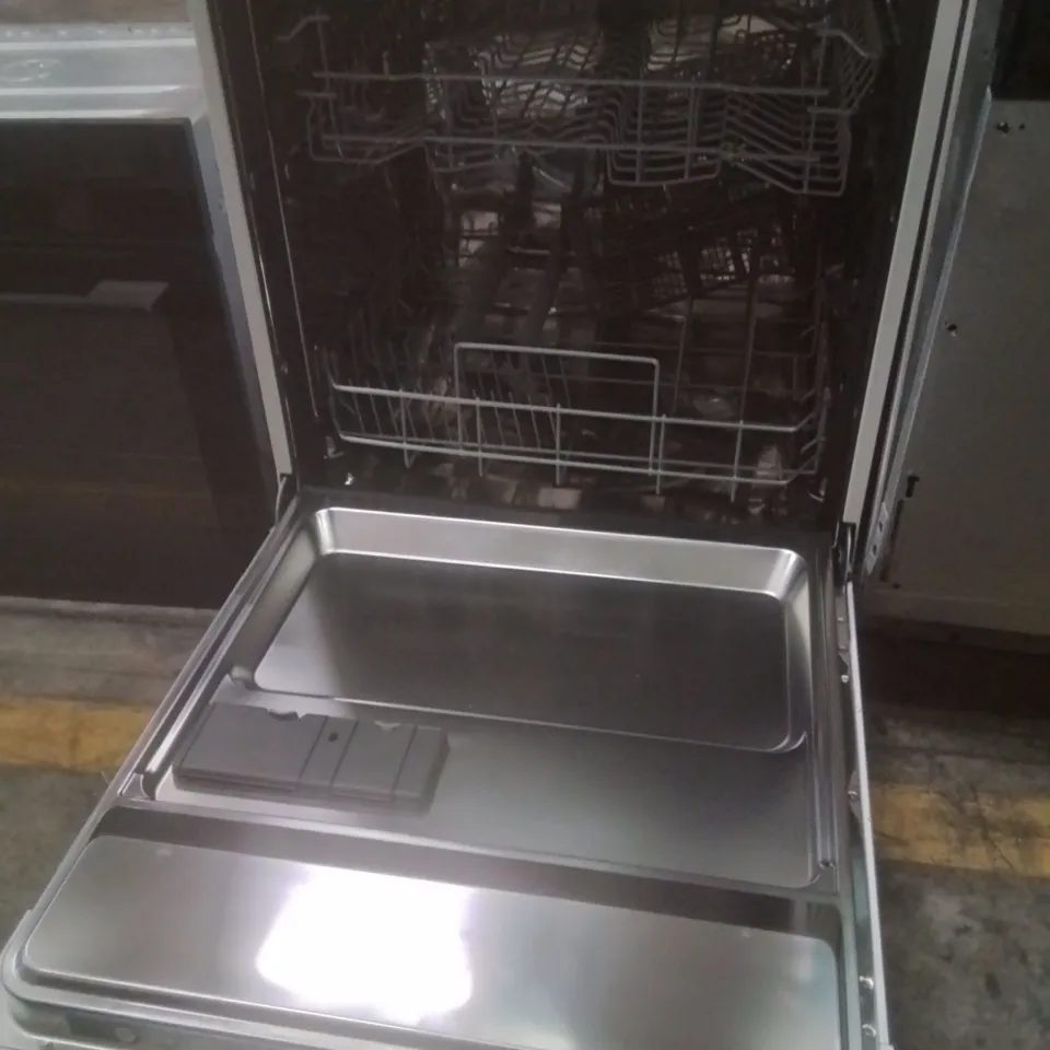 5000 AIRDRY DISHWASHER 60CM FFX52607ZW