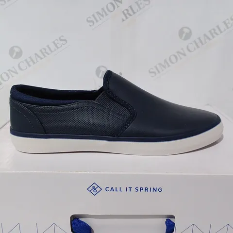BOXED CALL IT SPRING ZENNE NUBUCK MENS SHOE - SIZE 6