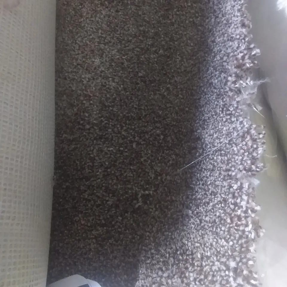 ROLL OF QUALITY DARWIN 420 TARTUFFO CARPET 4X4.7M